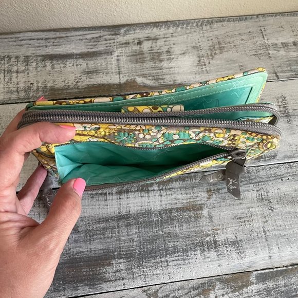 Vera Bradley Turn Lock Wallet Lemon Parfait - Picture 5 of 9